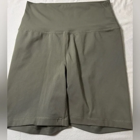 Yogalicious Lux Forest Green Biker Shorts Size Small - Picture 1 of 4